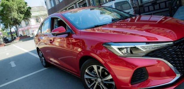 「长安逸动」谁说国产轿车不行？长安逸动PLUS不敌现代领动？