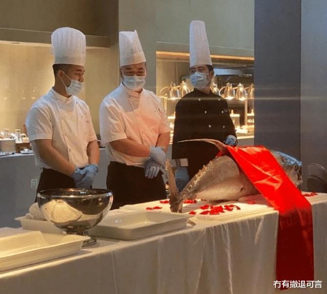 |“在我弟弟床底下打扫出来的是什么？难道弟弟背着我们...？”哈哈哈哈