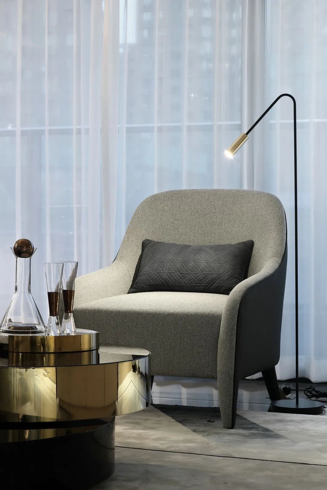 |170m2现代轻奢风，轻盈豪华的现代材料质感巧妙地融合在空间中！