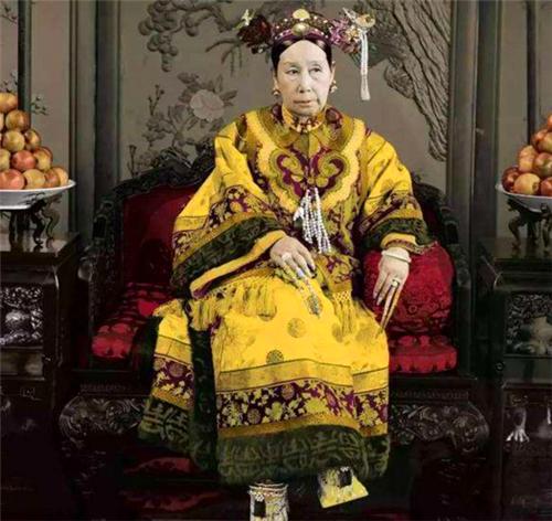 慈禧太后|慈禧有一幅无名女鬼图,放大10倍她在干什么?