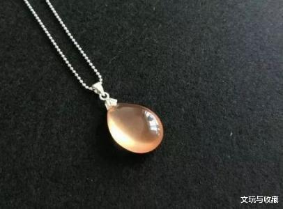 『小叶紫檀』有种文玩叫“青鱼石”，虽是鱼骨但打磨出来却比玉石还温润漂亮