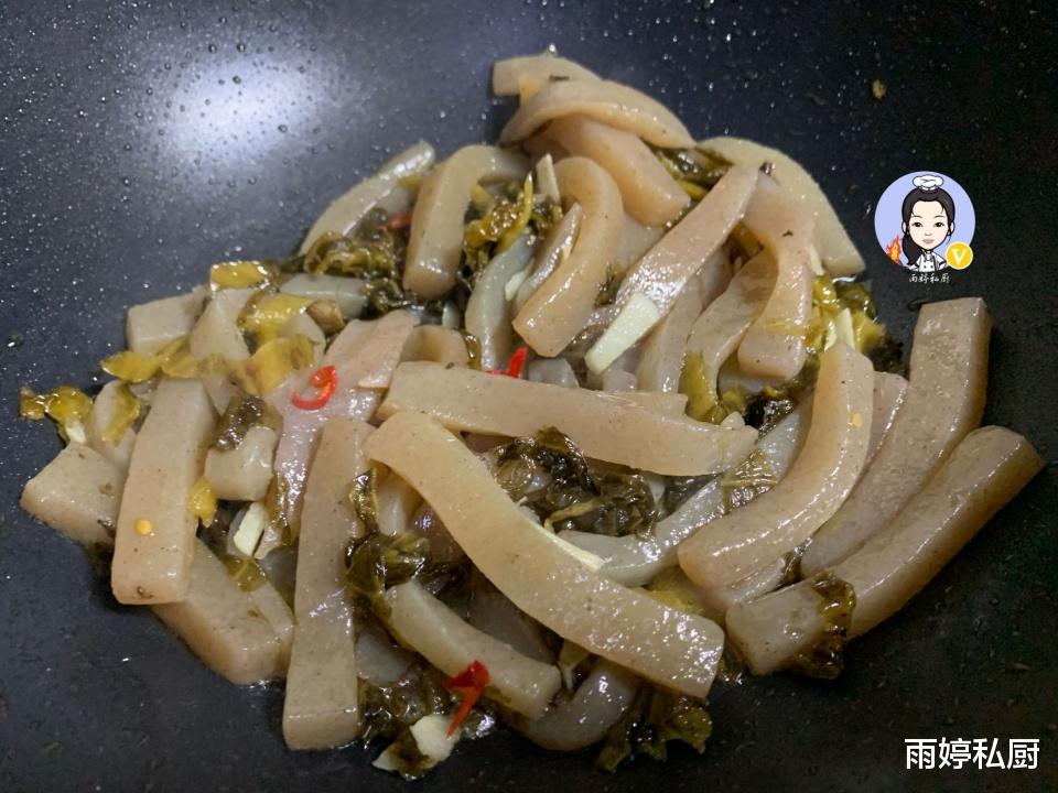 『豆腐』这菜长得丑，却被称为“清道夫”弹滑软嫩，天气越热越爱吃它