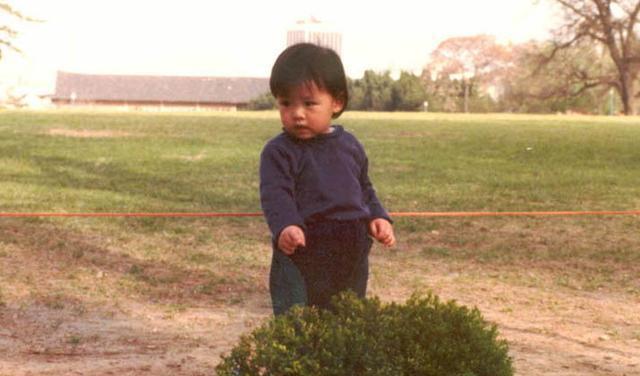 [孙艺珍]孙艺珍儿时旧照被翻出，21岁与38岁形象近似，堪称冻龄