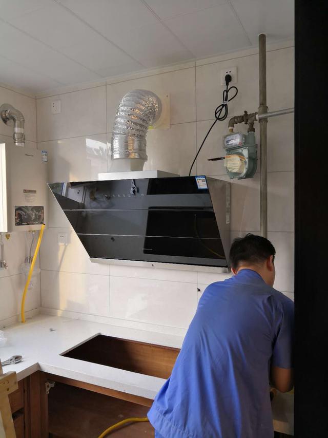 设计师：橱柜台面材质选择：石英石和大理石，哪个更适合大多数家庭