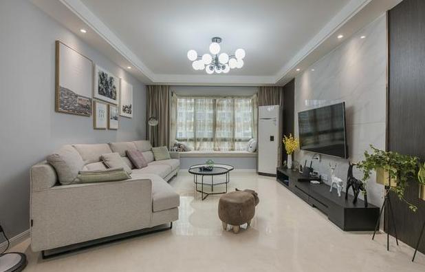 |新房刚完工，朋友来参观都夸有品位，尤其是电视背景墙漂亮又大气