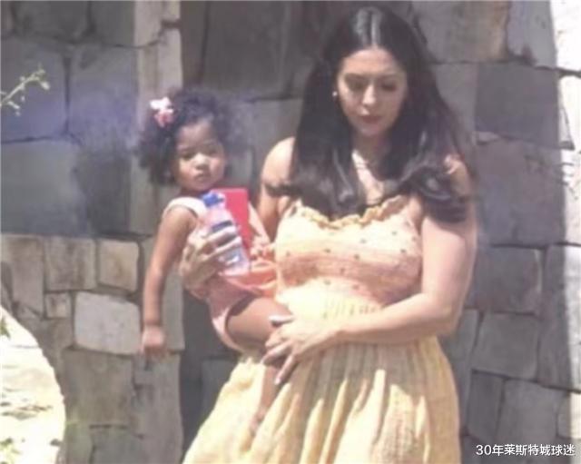 瓦妮莎|瓦妮莎外出腹部发福！继承科比丰厚遗产后，不用打工照样衣食无忧