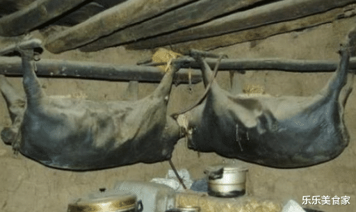 「」它是中国“最贵”的猪肉，挂房梁20年，又黑又臭，让吃货望而却步！
