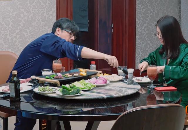 王导|不胖你胖谁？王岳伦准备烤肉蔬菜大餐！最后肉吃光蔬菜一口没动！