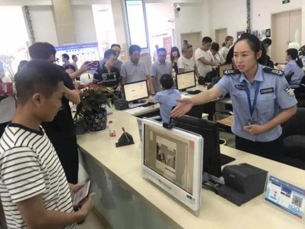 【豹子号】车主摇到豹子号车牌，老婆看后脸都白了：这不是骂人吗？