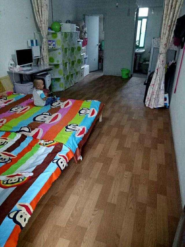 |晒晒我租的婚房，厨房巴掌大，厕所很吓人，3米的大床你见过吗