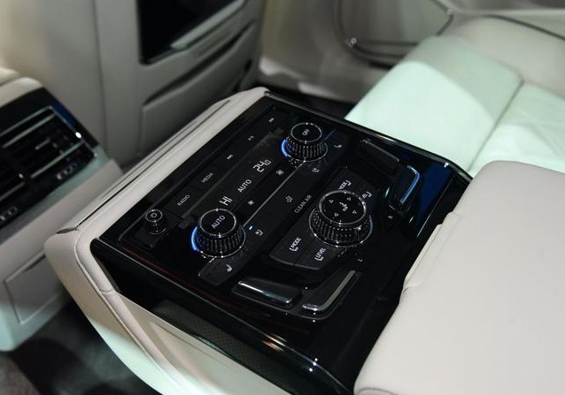 大众途昂|又一款豪车亮相，长近5.1米配电吸门，关键还带车载冰箱