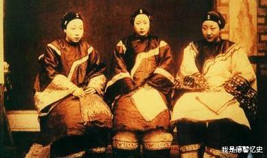 小凤仙|锅炉工娶回懒继母，素日穿旗袍不干活，女儿44年后才知真实身份