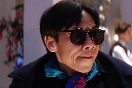 『刘德华』身高1米5当年却在港只手遮天，救过周润发，刘德华承诺敬他如父