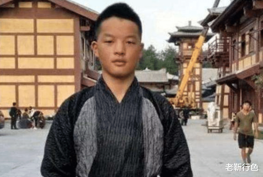 [葛行于]连亲妈都认为他丑，却被周星驰看中捧红，如今18岁帅得一塌糊涂