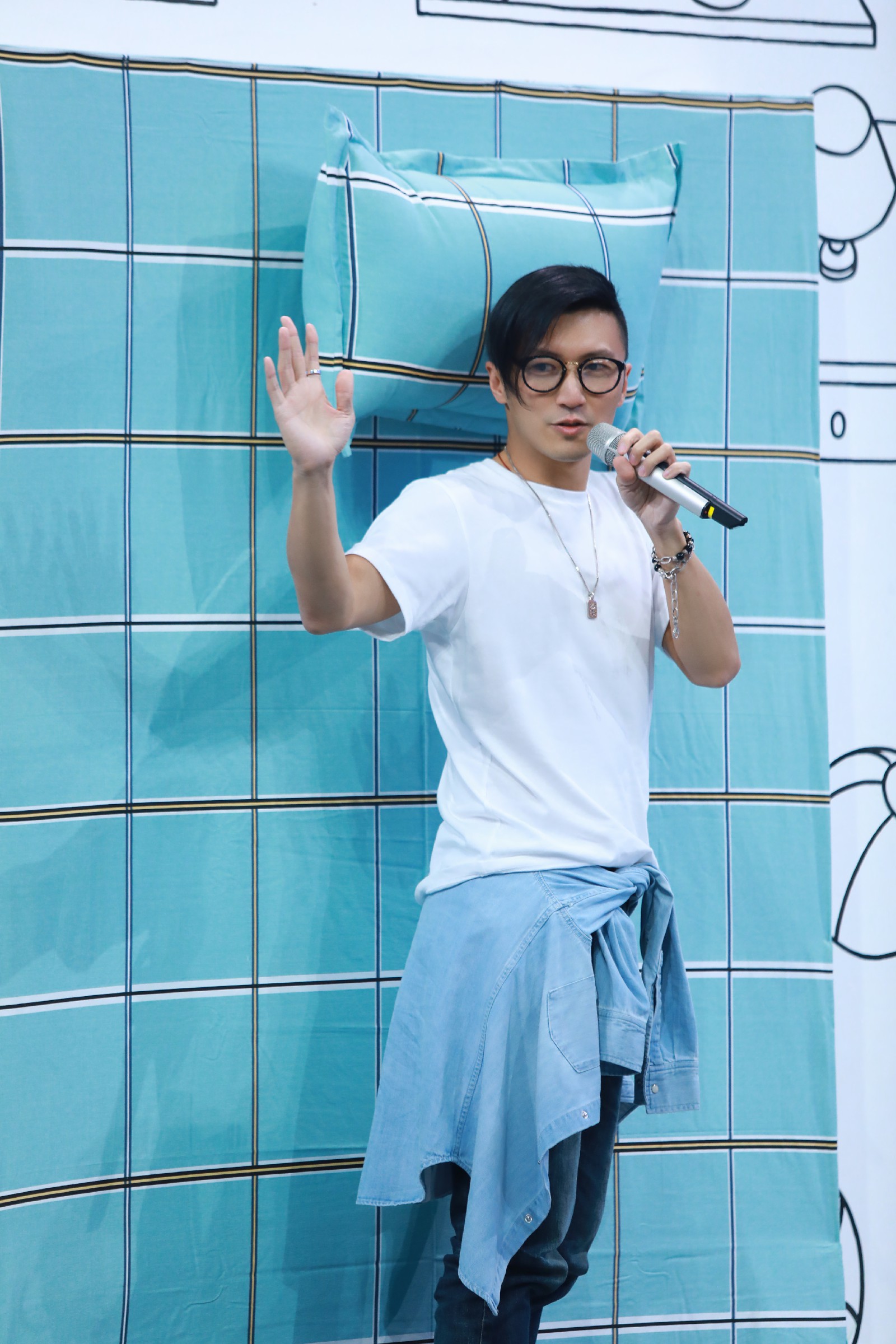 英皇娱乐|英皇娱乐艺人集结登陆《快乐大本营》 爆笑迎战公司对决