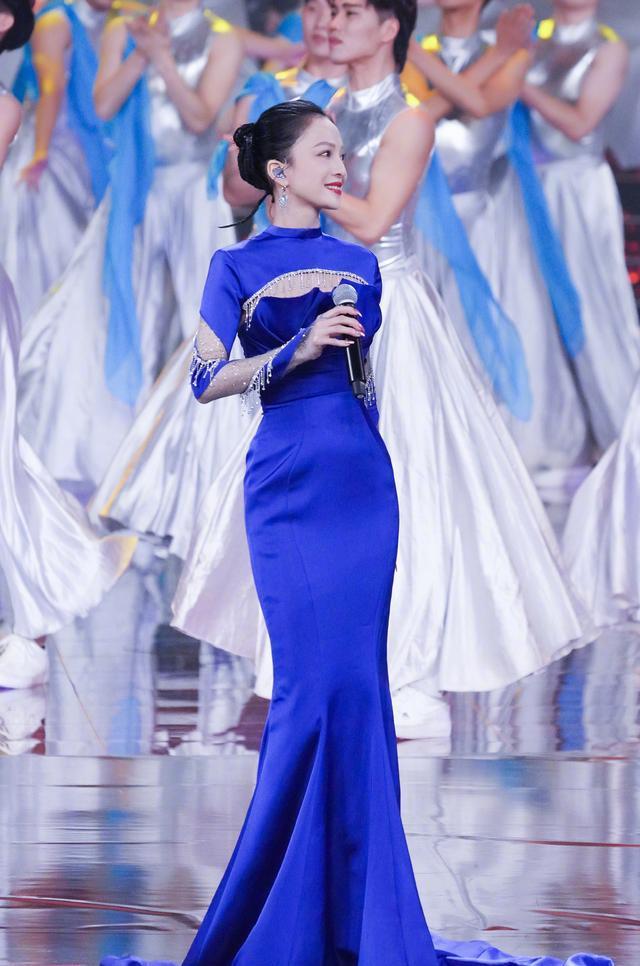 张韶涵|张韶涵腰太细了！中秋晚会宛如仙女下凡，状态极佳电眼娃娃无疑了