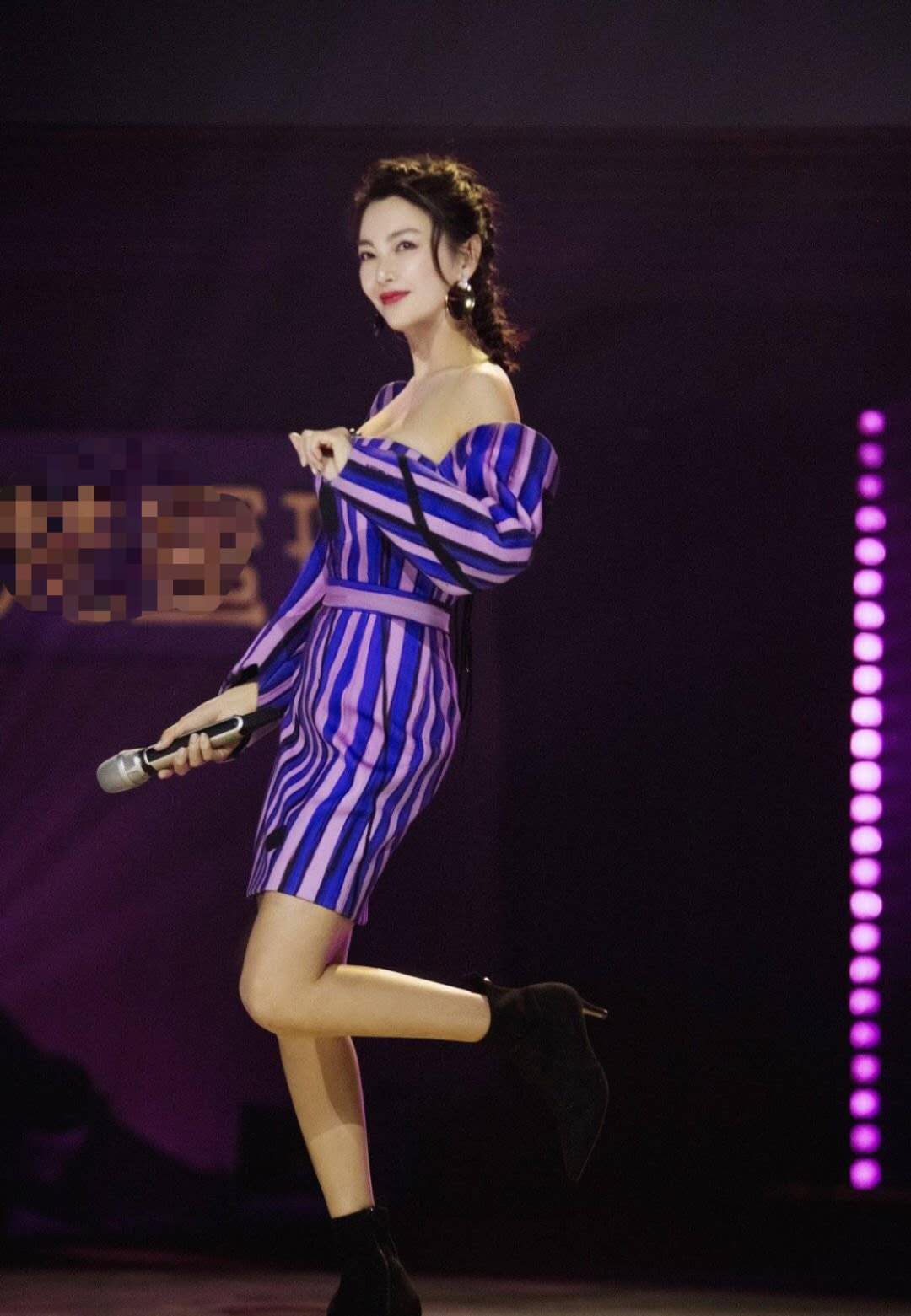 【乘风破浪的姐姐】《乘风破浪的姐姐》主题曲挑战赛：张雨绮顺拐不在踩点又来，万茜最百变