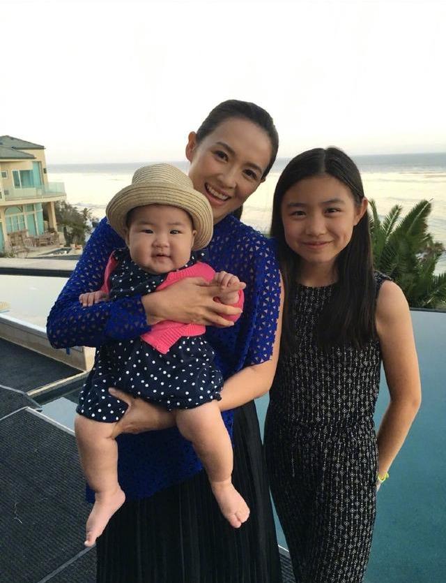 章子怡|章子怡自称散养二胎儿子，用醒醒的旧物超节俭，还公布儿子乳名