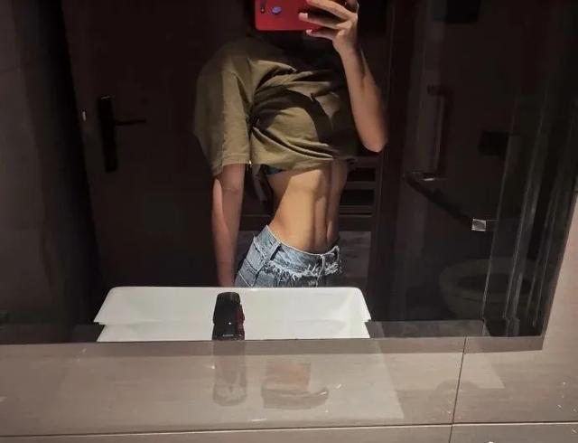 运动|21岁美女健身6年，体格壮硕，笑称自己“锁骨以下，全是肌肉”