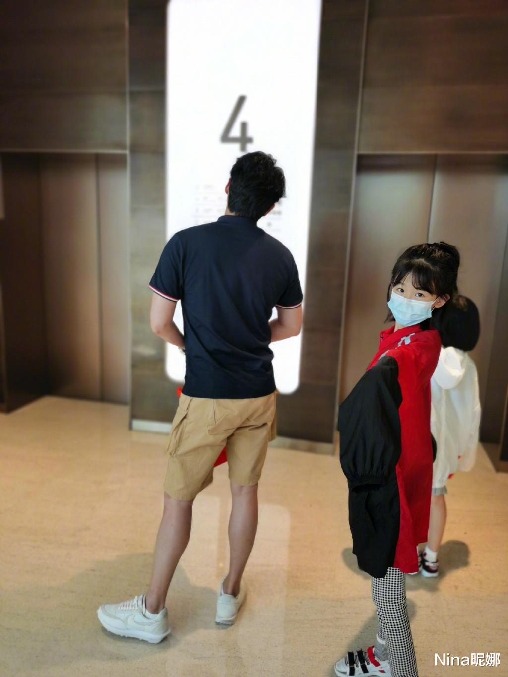 陆毅|44岁陆毅胖到失控!穿白T恤配长裤变200斤大块头,看着像“蜡像”