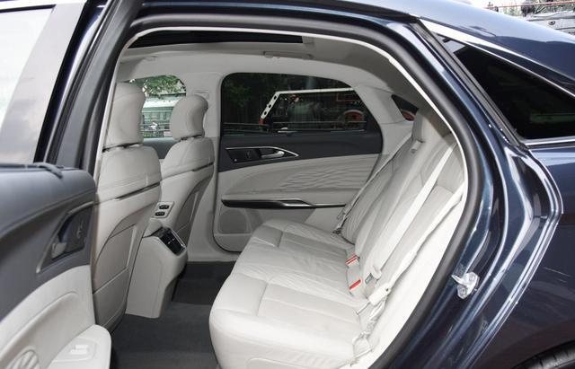 福特金牛座|良心B级车却难遇“知己”，全系隔音玻璃，丐版245匹+8AT