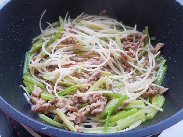 #芹菜#我就爱用这菜代替晚饭，坚持半个月，不节食不断顿，反倒瘦了7斤