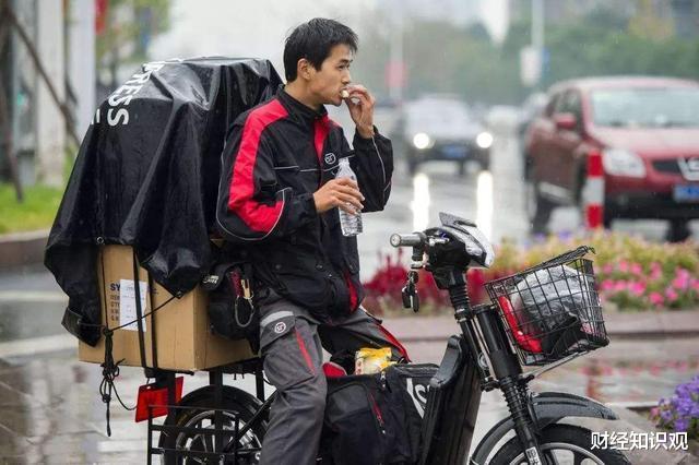 |为什么年轻人宁愿送外卖和快递，也不愿进厂？马云给出“答案”