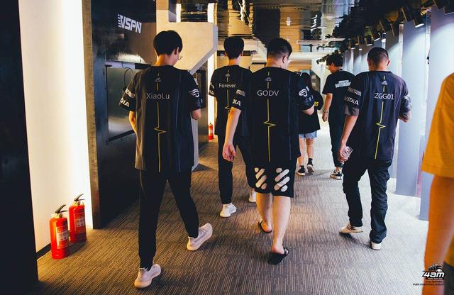 4am战队|4AM提前晋级淘汰赛，永远有望冲击常规赛击杀王，新人选手或登场