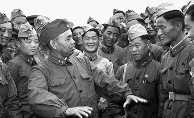 许世友|许世友与雷明珍离婚,几十年后前妻有事求他,他说了八个字