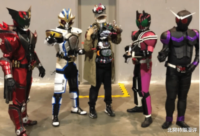 【漫展】当假面骑士和铠甲勇士漫展相遇，帝皇侠瞩目，帝骑和刑天玩嗨了！