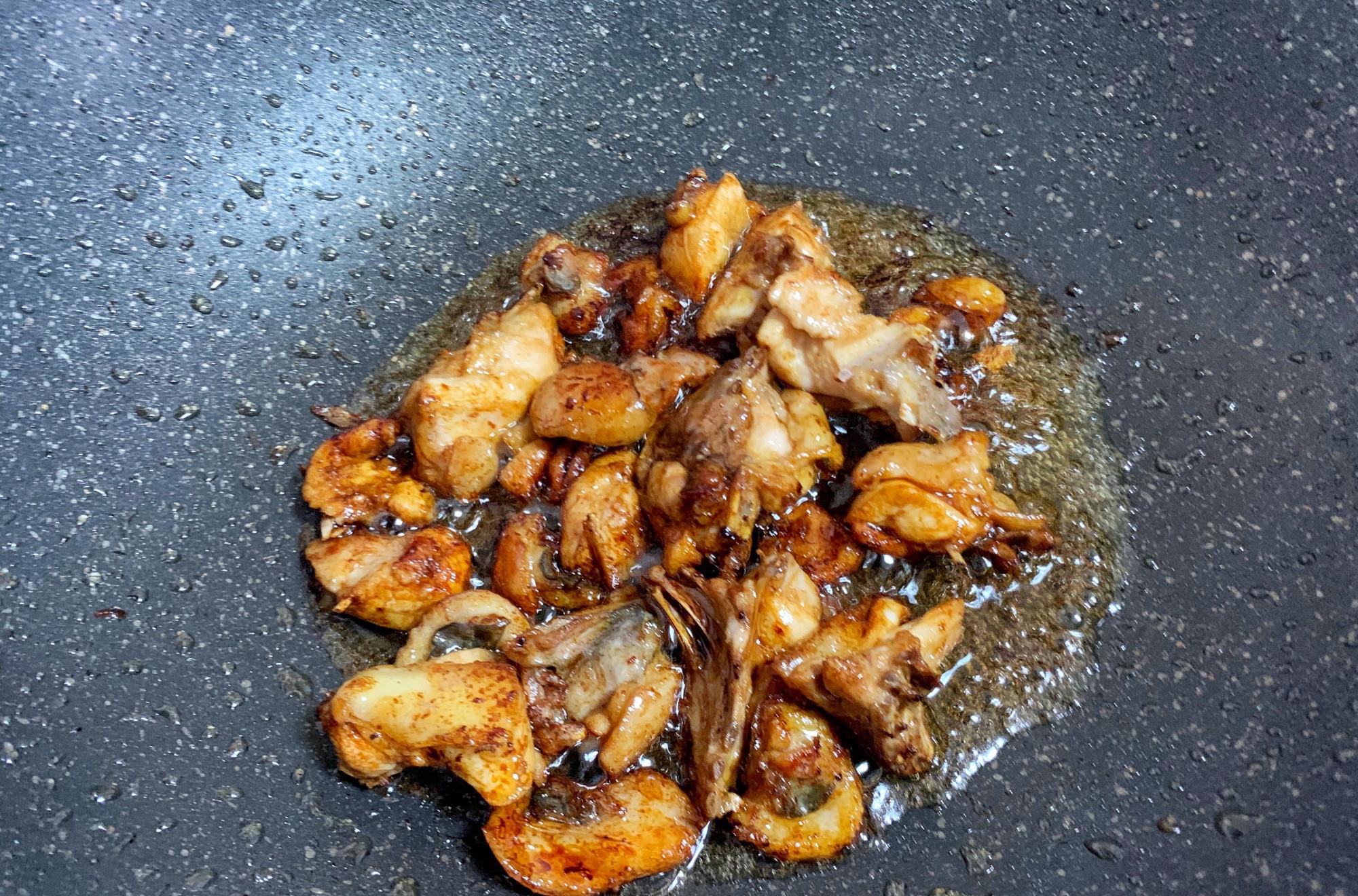 【豆腐】五月，老爸就馋这个菜，焖一焖就上桌，营养又管饱，太下饭了