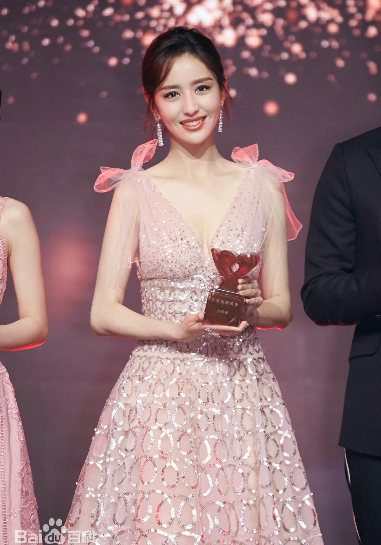 佟丽娅@佟丽娅5月20日微博反应婚姻状况，或效仿杨幂刘恺威择时宣布离婚