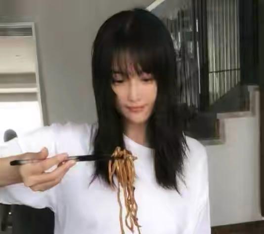 张馨予|张馨予才是隐形富豪？晒美照豪宅无意曝光，被网友称向往的生活