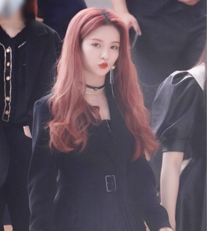 王艺瑾|硬糖少女跳《创3》主题曲，被吐槽不在拍子上，王艺瑾造型也翻车