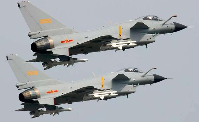 歼-10：只生产50架就停产，性能先进的J10B为何被抛弃？新型号战力比肩“台风”
