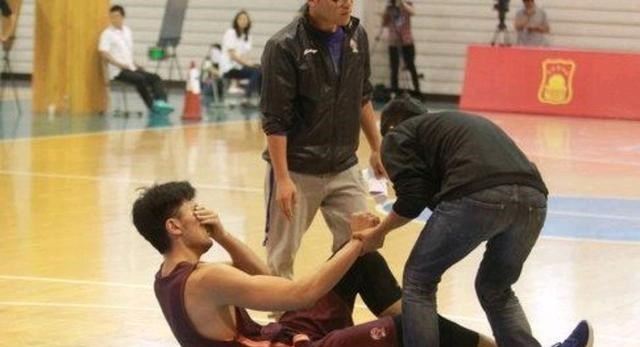 新疆男篮：CBA消息速递！京辽大战魔兽伤退 新疆外援将抵达 朱八豪言必夺冠！