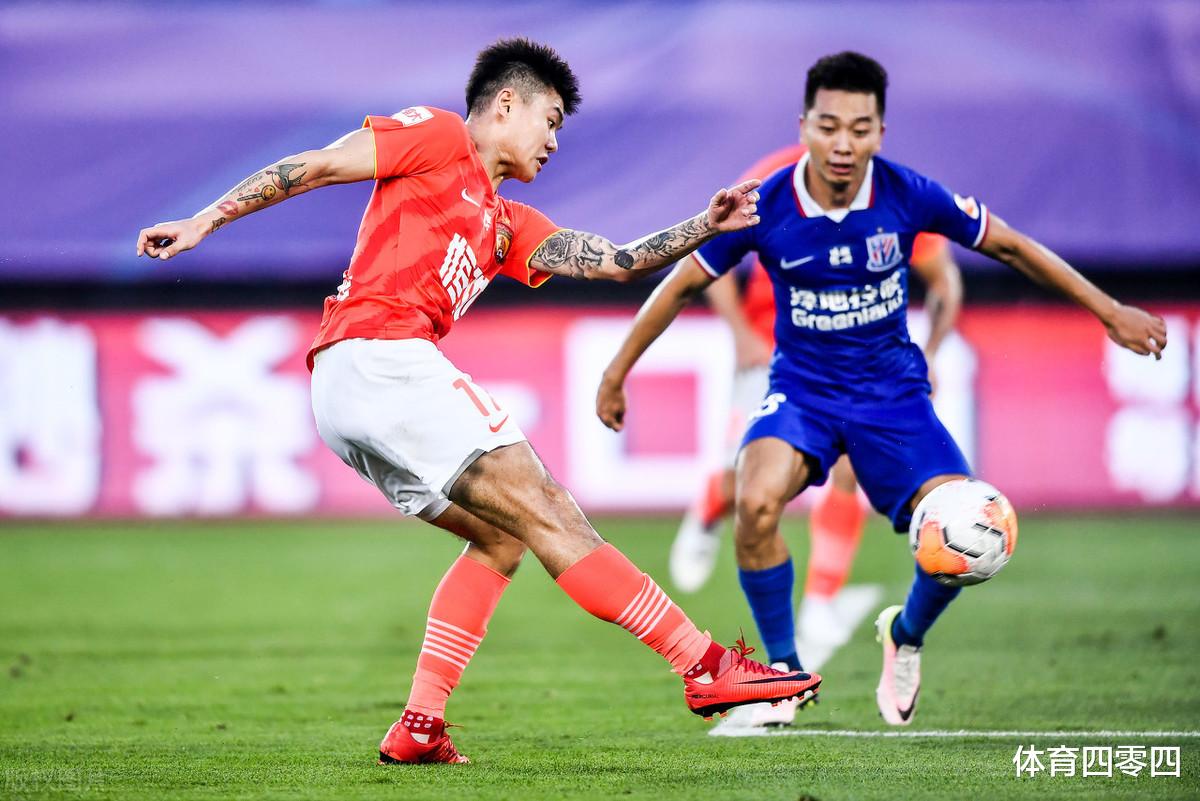 上海申花|学特维斯？申花1亿年薪大牌“球场散步” 名嘴：一年给50万都多