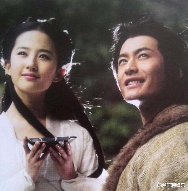 「黄晓明」刘亦菲嫌他丑拒绝合作,黄晓明公开抢主角,如今的他让人高攀不起