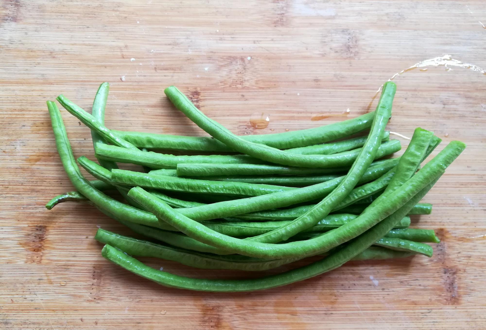 下酒菜|三伏天看到这菜别手软，5毛1斤，用它包饺子，比韭菜茴香都好吃