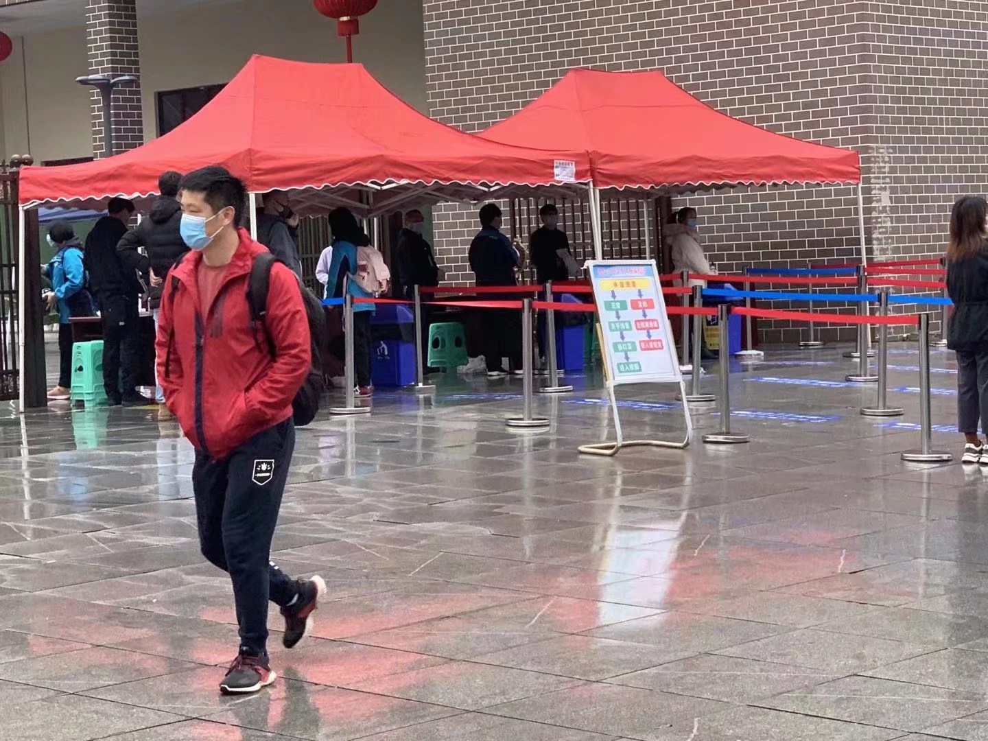 「」4月28号小学和初中的孩子要开学了，学生应该自备口罩吗？答案来了看看