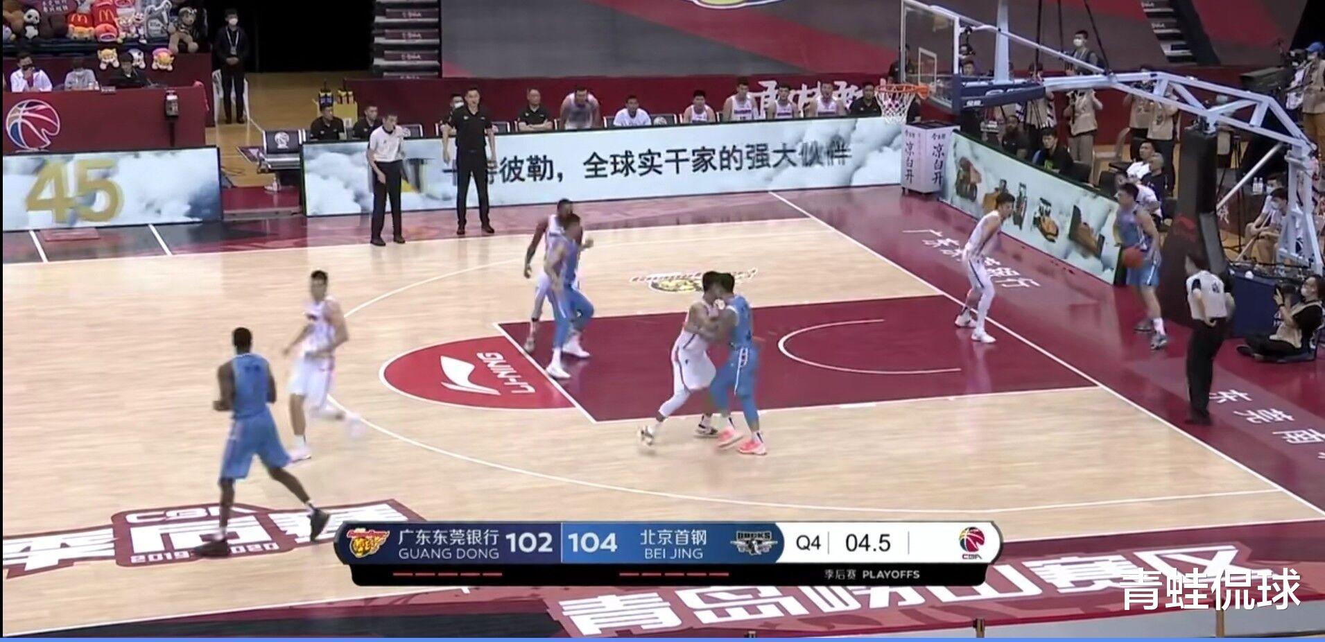 方硕|CBA京粤大战最后4秒，为什么方硕不把球抱住而选择传球？