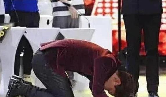 汪涵|他当年下跪离开中国,还拿走了汪涵的一张银行卡,如今现状如何?