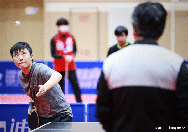 冯天薇|再爆大冷门！德乒1姐4-2进8强，华裔老将1轮游，国乒66岁老帅无力
