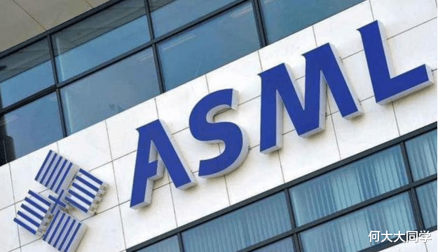 「光刻机」无视美国警告！荷兰ASML向中企交付光刻机，白宫却传特大噩耗