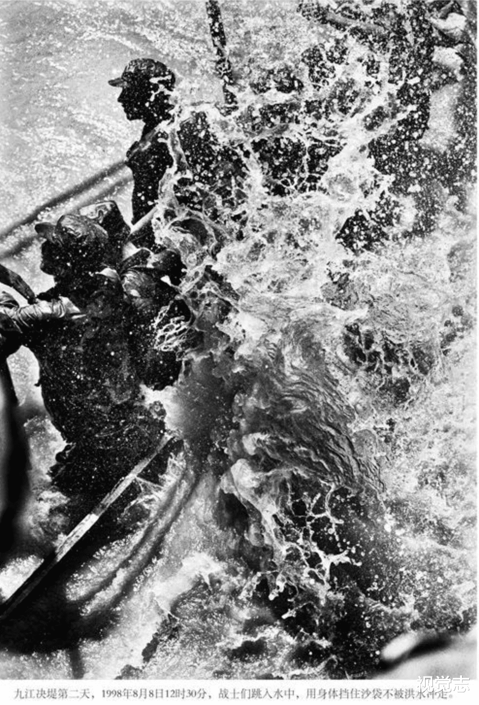 视觉志|南方洪水画面曝光，朋友圈都在聊「1998年」