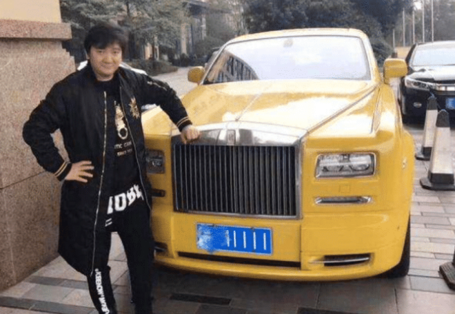 『』他一首歌红遍大江南北，狂赚2亿下海经商，花费千万喜提劳斯莱斯