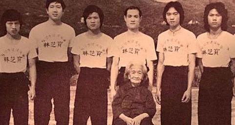 黄飞鸿|黄飞鸿的十三姨19岁时嫁60岁黄飞鸿，无儿无女，1982年在香港去世