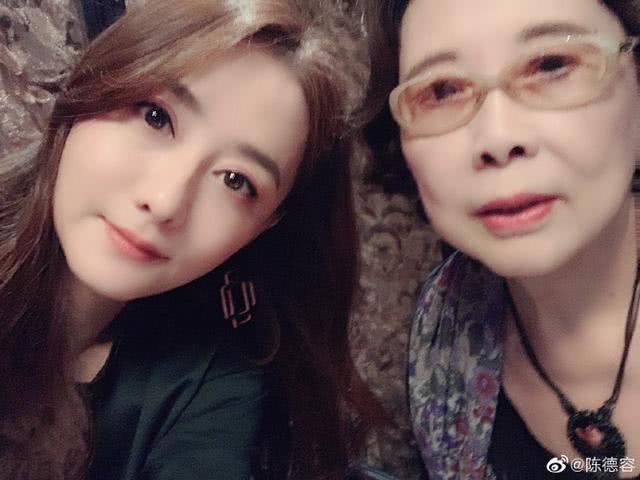 【陈德容】琼瑶女郎陈德容宣布离婚，8年婚姻成泡影，曾戴五克拉钻戒嫁豪门