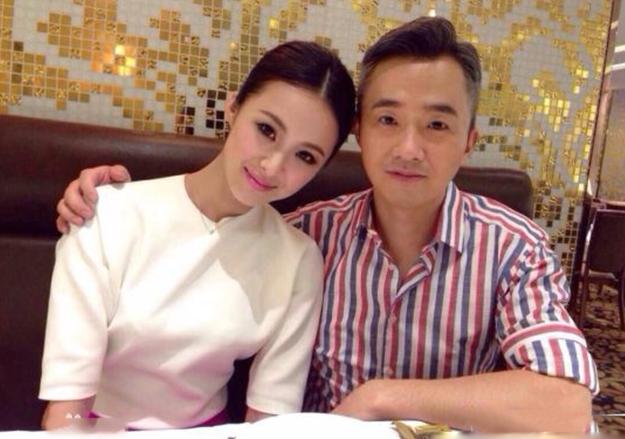 |走进主持人程雷的家，一家人喜欢住在老城区，就连外墙也很陈旧