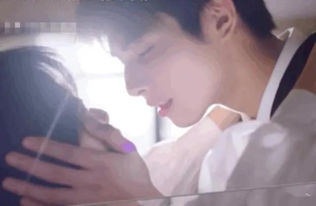 以家人之名|《以家人之名》凌霄、尖尖初吻，入坑苦情戏，错位的爱再添悲情